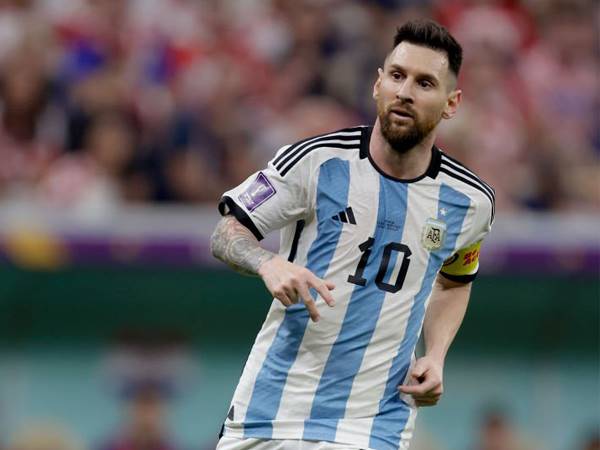 Tin bóng đá sáng 16/12: Messi nghỉ tập sau nghi vấn gặp chấn thương