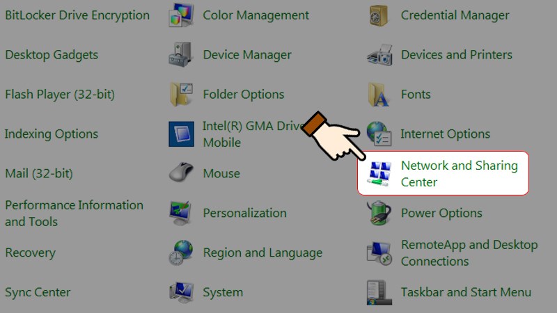 Trong Control Panel, chọn Network and Sharing Center.
