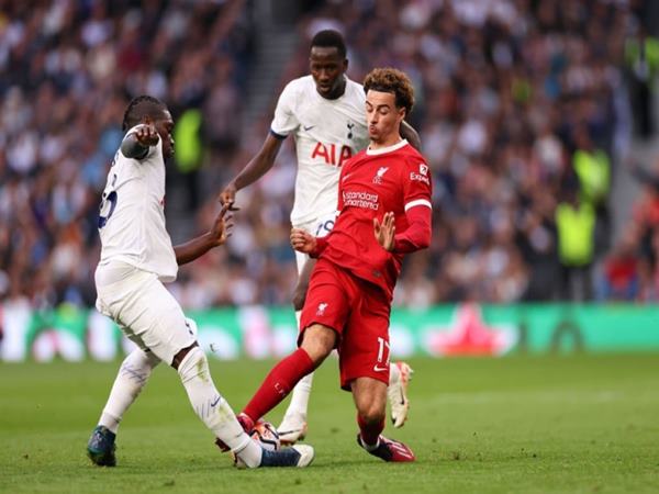 Tottenham thắng đầy tranh cãi khi Liverpool nhận 2 thẻ đỏ