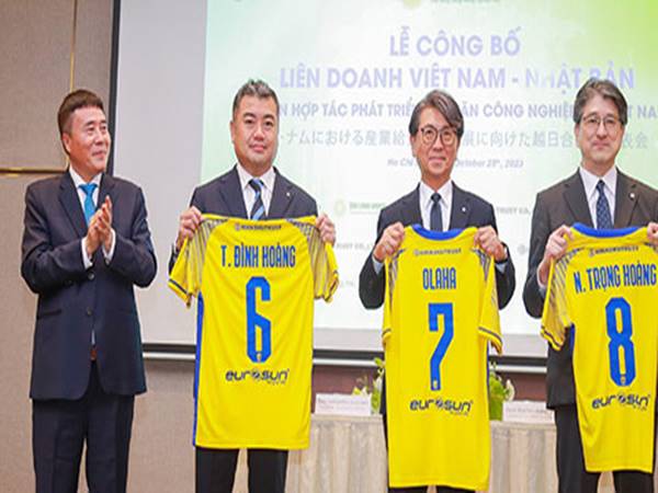 Tin bóng đá 26/10: SLNA nhận ‘doping’ từ Nhật Bản