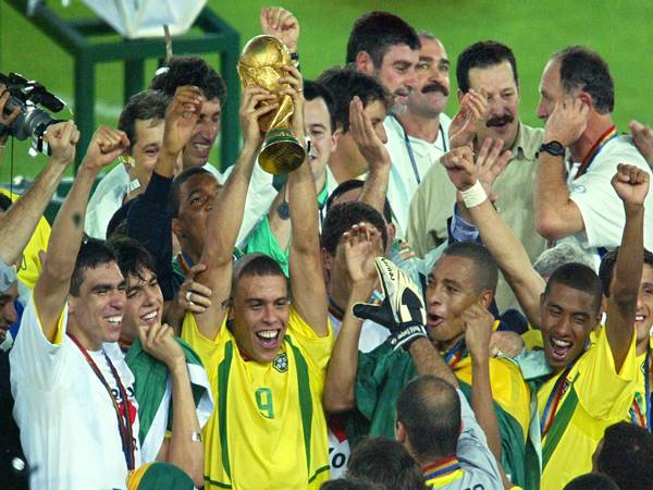 Brazil đăng quang ngôi vô địch World Cup 2002