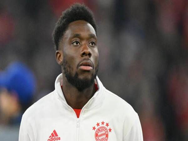 Bayern ra giá bán Alphonso Davies, MU mừng thầm