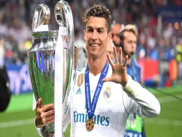 Tiền đạo huyền thoại của Real Madrid