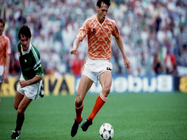 Marco van Basten – Nghệ sĩ Hà Lan