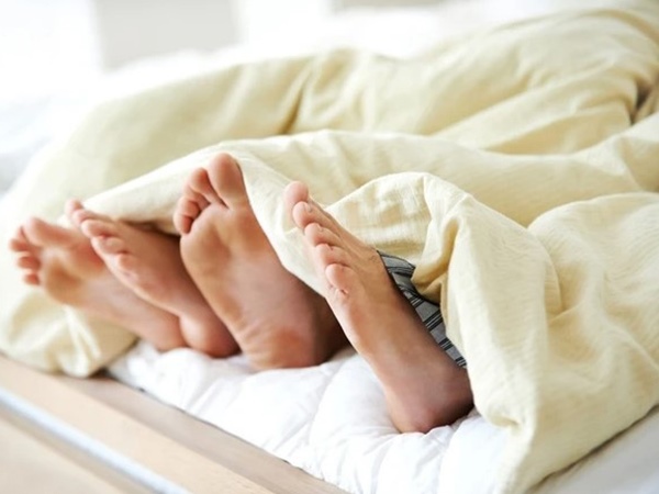 Ngủ mơ thấy mình quan hệ với người lạ có điềm báo gì?