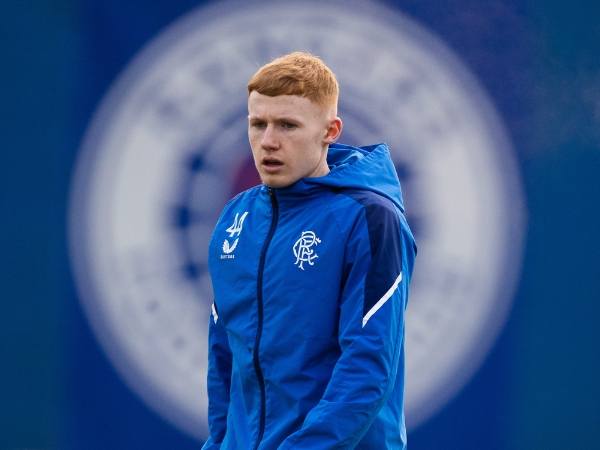 Ayr United đưa Adam Devine vào danh sách ưu tiên chuyển nhượng