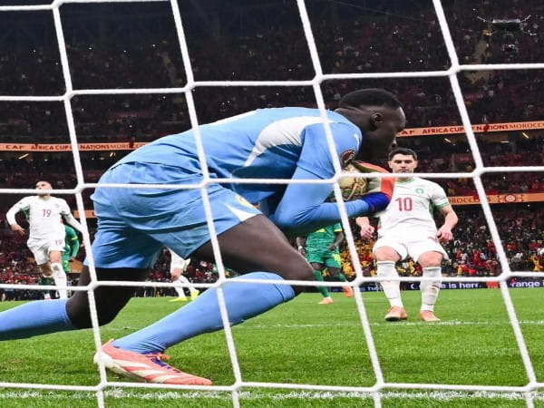 Tin C1: Sao Real Madrid bật khóc sau chiến thắng Man City